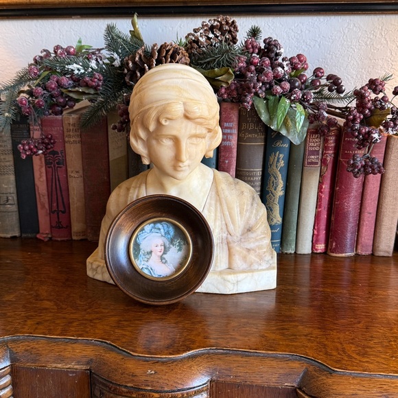 Vintage Marie Antoinette Round Wood Small Picture - Picture 12 of 12